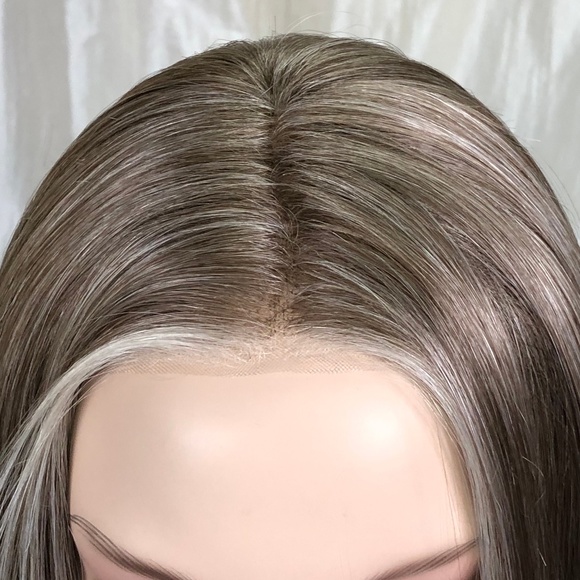 NWT Blond Straight Bob Lace Front Wig Average Size - Picture 4 of 8